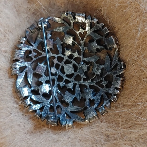 Sparkly Vintage Silver Tone 2287 Rhinestone Brooch - Picture 4 of 8